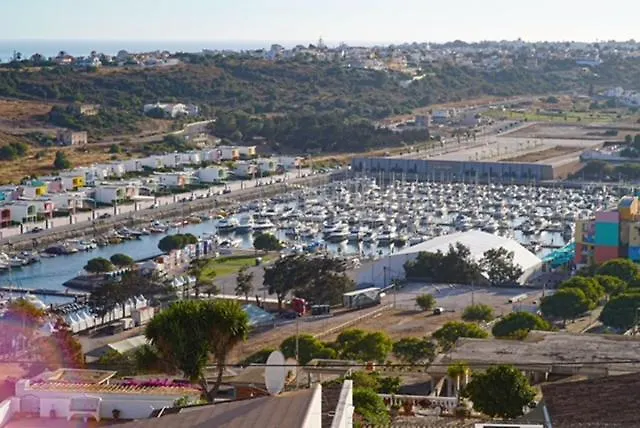 One Bedroom Marina View Apartmán *